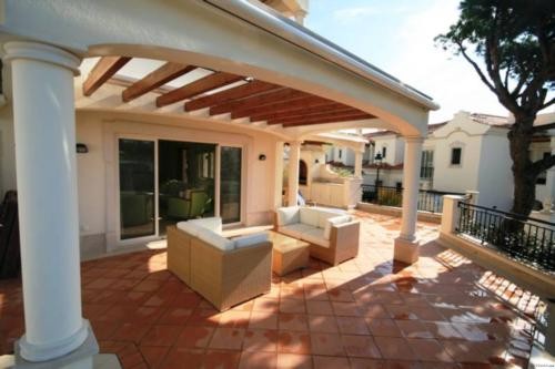 Apartment For Sale in Vale de Lobo