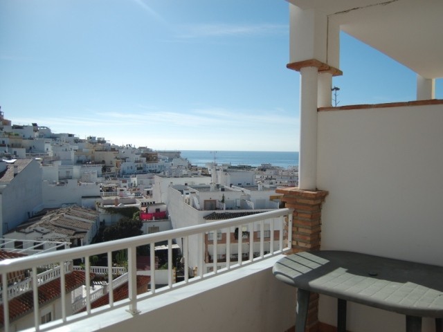 3 Bedroom Apartment with Communal Pool..