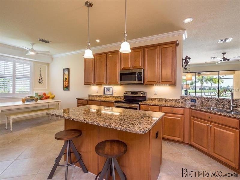 4 bedroom House For Sale: 6455.. - 2