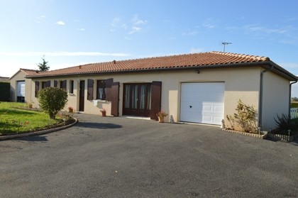 Lovely modern property with large..