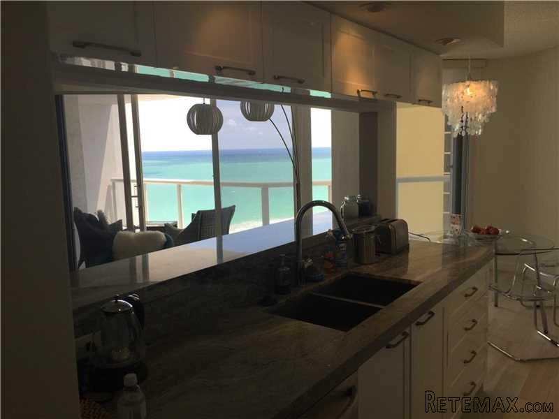 2 bedroom Flat For Sale: 16425 Collins.. - 2