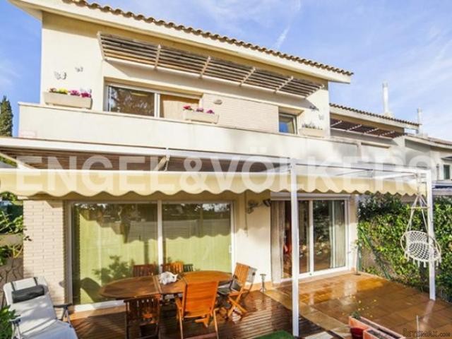 Newly built three corner house