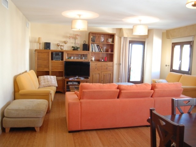 A Unique 5 Bedroom Apartment 50ms from..