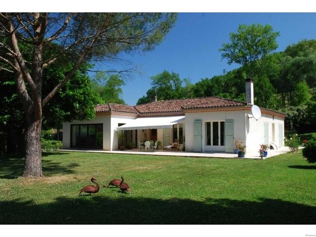 Contemporary Home In 1.5 Acres