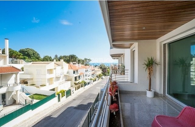 Stunning 3 Bedroom Apartment in Parede