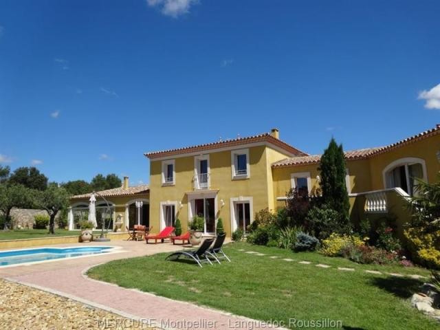 4 bedroom Villa For Sale: 30000 NIMES