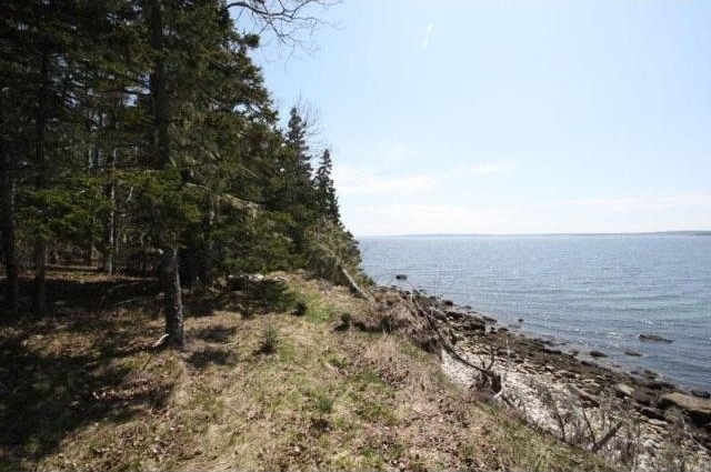 Land For Sale: 43 Lennox Road Black..