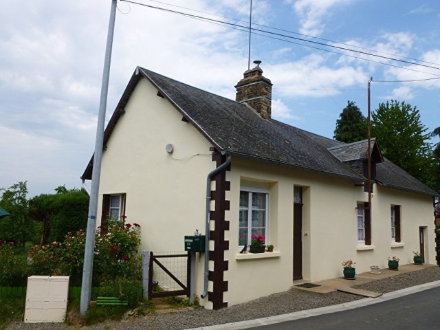 2 Bed House in Nice Village - 2