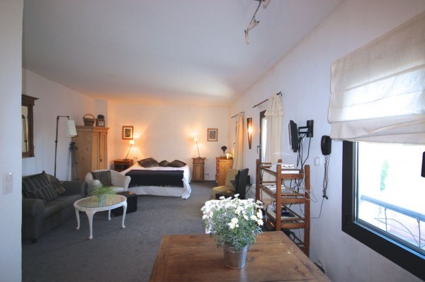 V0964 Beautifully renovated loft..