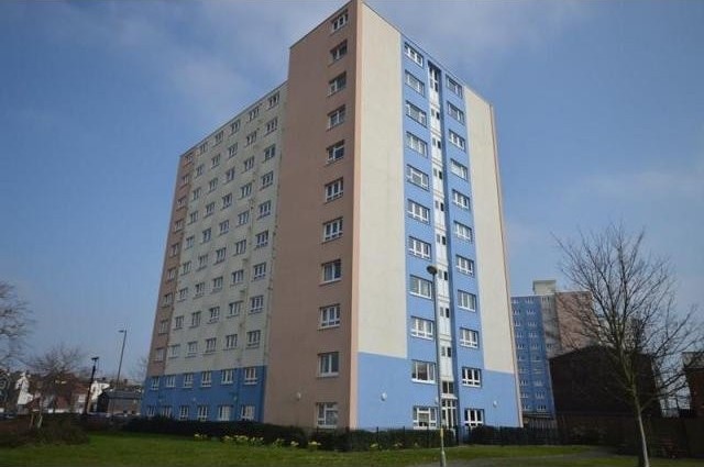 2 bedroom Apartment For Sale: South..