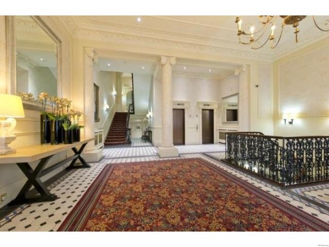3 bed flat to rent in Hyde Park Gate.. - 2