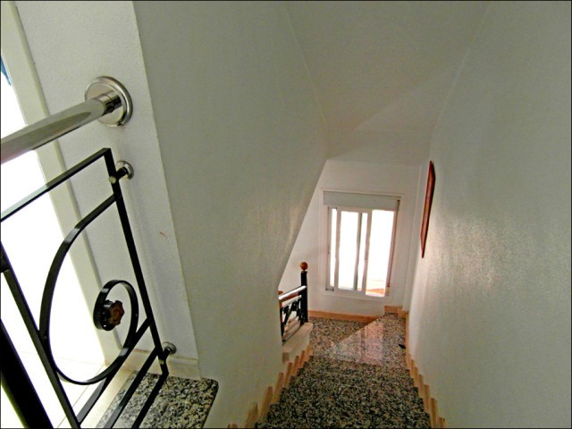 Beautiful 3 Bedroom Townhouse in Los.. - 2