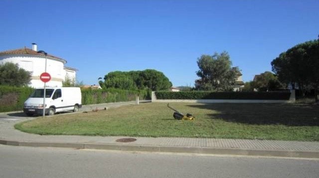 PLOT IN BEGUR - 2