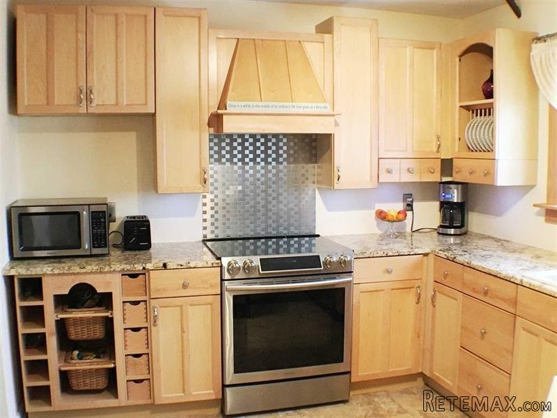 4 bedroom House For Sale: 5 Carpenter.. - 2