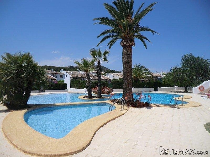 3 Bedrooms Bungalow For Sale - 2