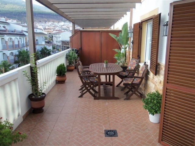 Apartment - Cosy refurbished penthouse..