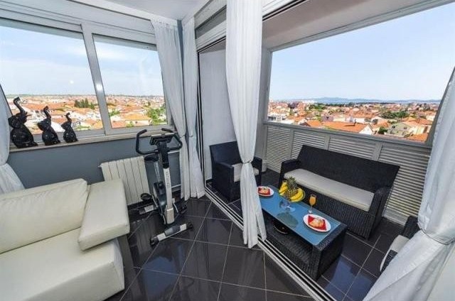 2 bedroom Apartment For Sale: Bulevar..