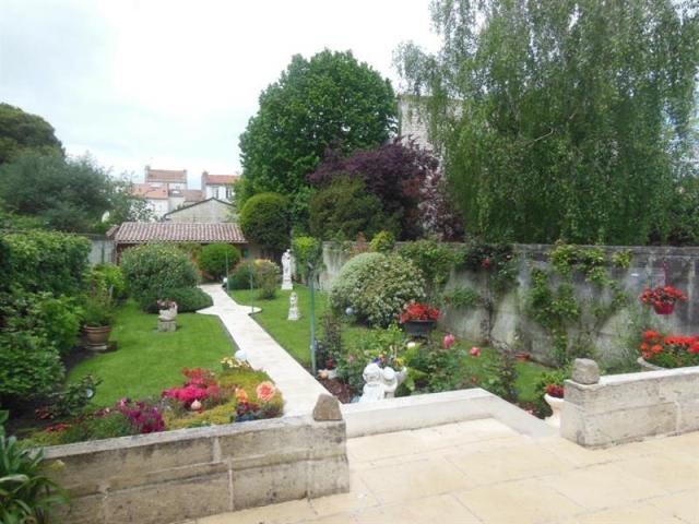 6 bedroom Character For Sale: 17300..