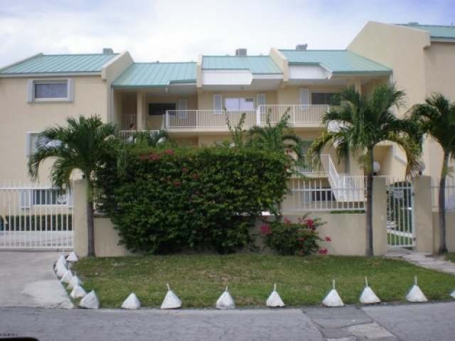 Apartment/townhouse - Located in Bell..