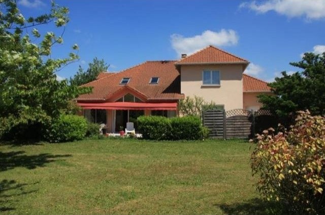 3 bedroom House For Sale: 03200 VICHY