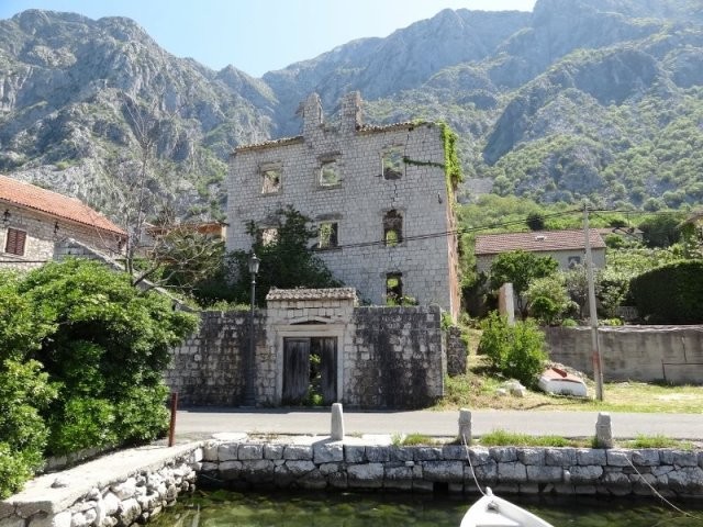 Ruin palace in Ljuta, Kotor