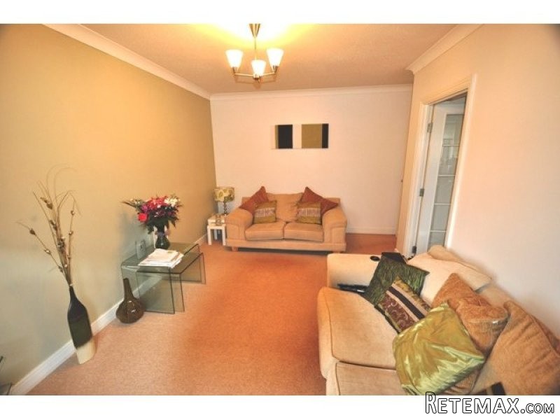 2 Redwood Court Campbell Street.. - 2