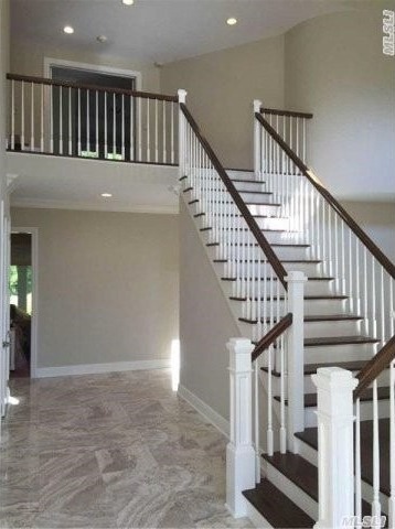 2 Overlook Dr Laurel Hollow, NY 11791 - 2