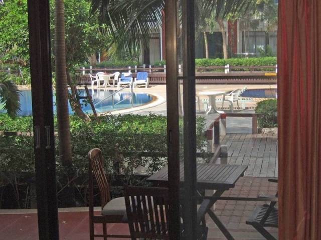 5 star living at huge pool near the sea.. - 2