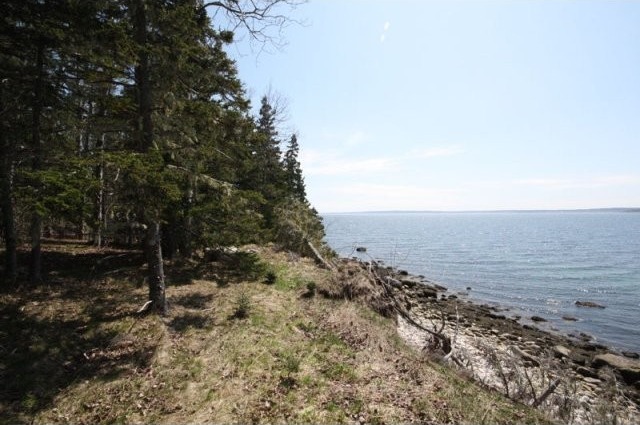 Land For Sale: 43 Lennox Road Black..
