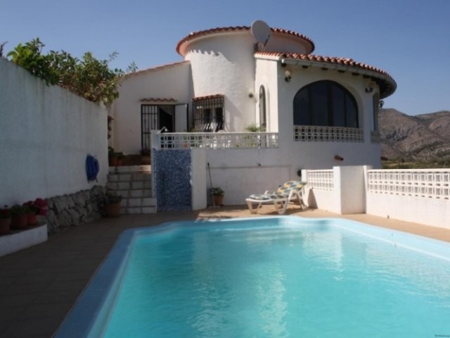 4 Bedrooms - Villa - Alicante - For Sale