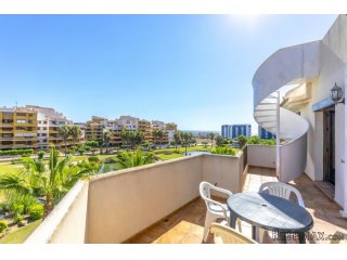 It´s located close to all the services such as shopping..