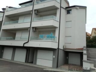 NOVOGRADNJA CRIKVENICA DVOETAŽNI STAN - 100m DO PLAŽE