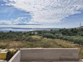 Zemljište 2200m2 sa kućom 423m2