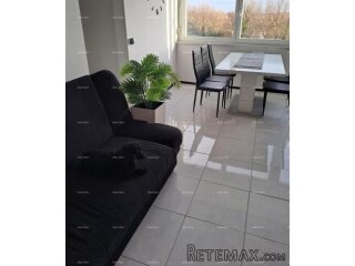 Na prodaju renoviran stan s prekrasnim pogledom na more