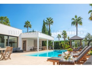 Practical and modern villa of 374 m2 ideal for sharing with..