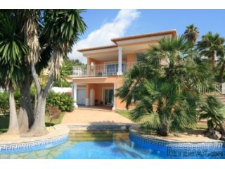 Luxury villa built in 2001, fully equipped and arranged..
