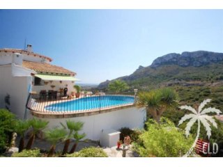 Fantastic sea views from this south-facing detached villa..