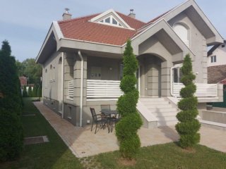Nova LUX kuca,centar Indjije,top lokacija