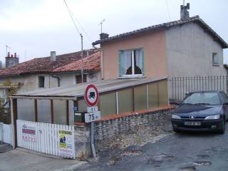 RUFFEC - Lovely little town house