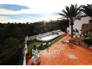 Beautiful 5 Bedroom villa with sea view