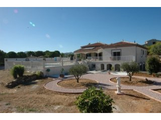 Splendid Villa With 235 M2 Including An..