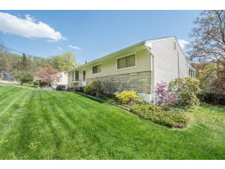 4 bedroom House For Sale: 17 Sugar Hill..