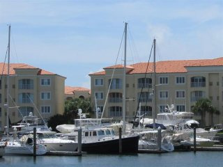 2 bedroom Flat For Sale: 13 Harbour..
