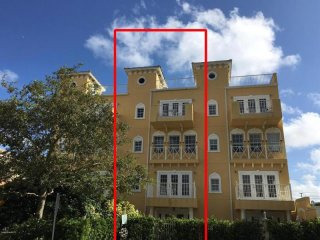 3 bedroom Flat For Sale: 95 Brevard..