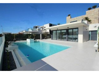 * Luxury 4 Bed Beachside Villa - 200..