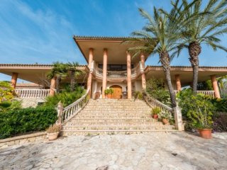 Imposing Villa Near The Center Of Inca