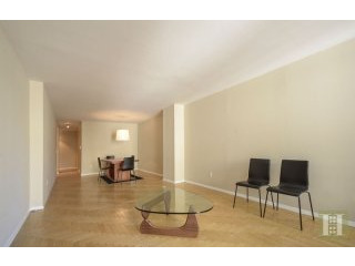 1 bedroom Apartment For Sale: UPPER..