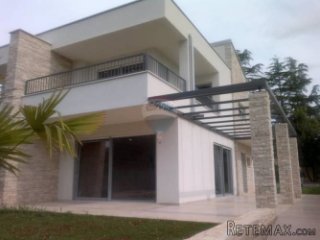 Istra, Savudrija,kuća u izgradnji 2.red od mora
