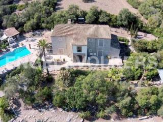 High-quality property with panoramic..