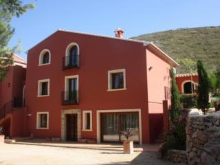 4 Bedrooms - Villa - Alicante - For Sale